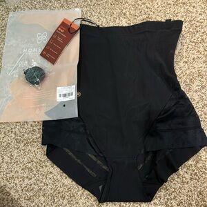 NWT honey love queen brief